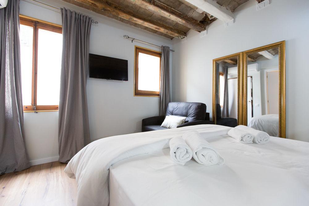 En Ferran By The Streets Hotel Barcelona Bagian luar foto
