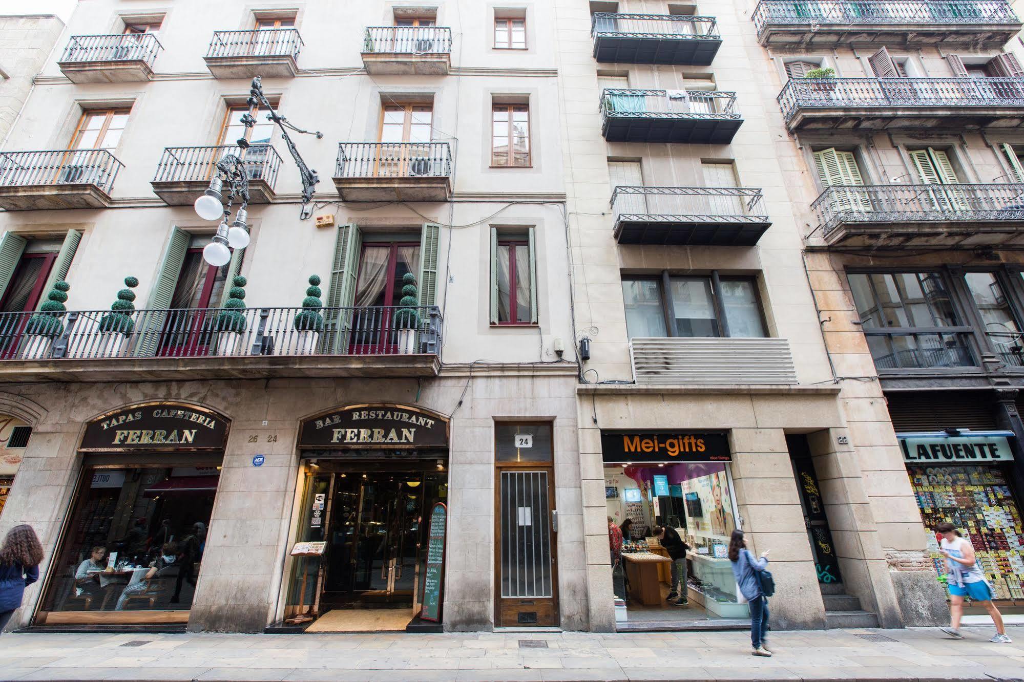 En Ferran By The Streets Hotel Barcelona Bagian luar foto