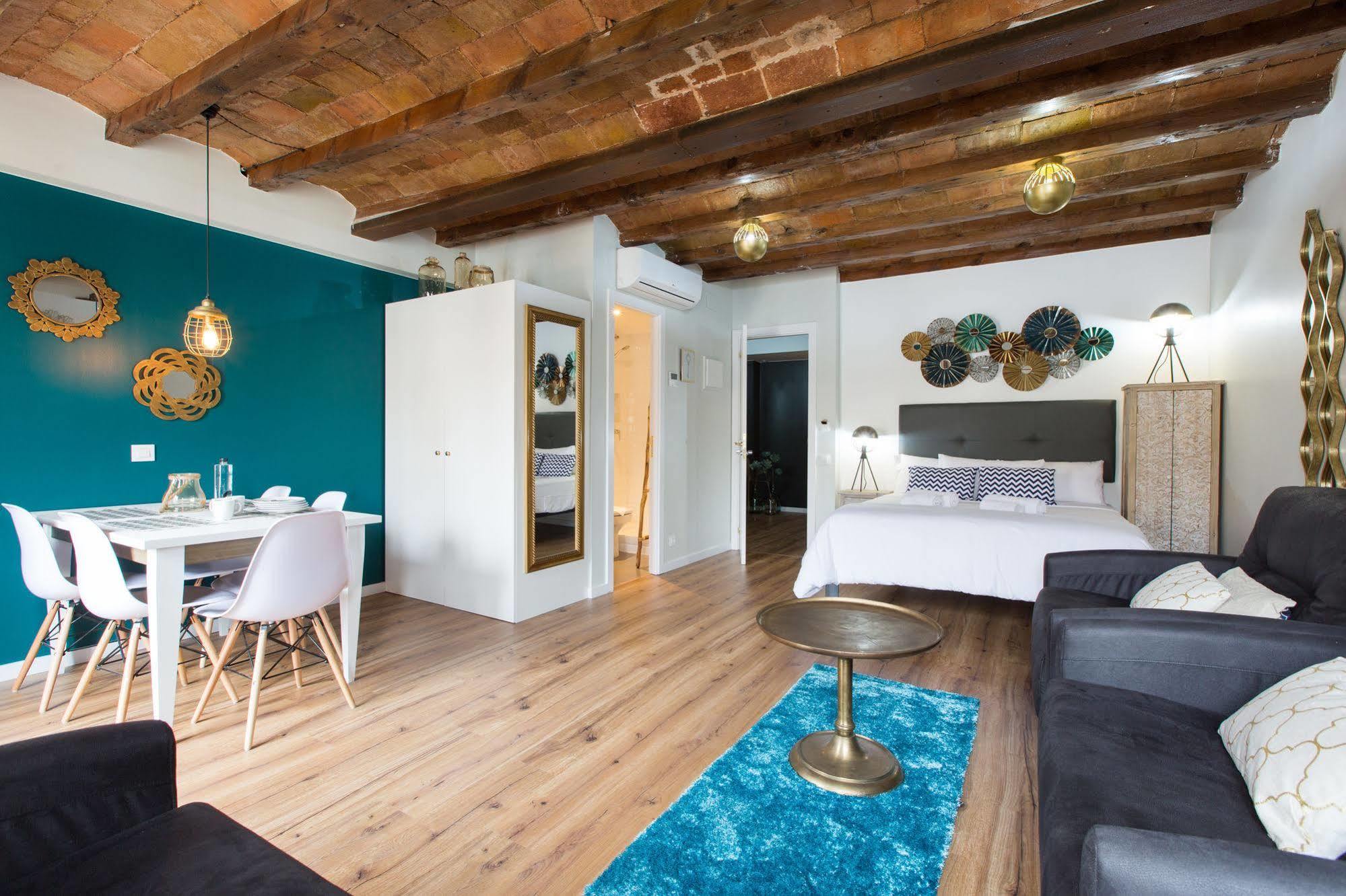 En Ferran By The Streets Hotel Barcelona Bagian luar foto