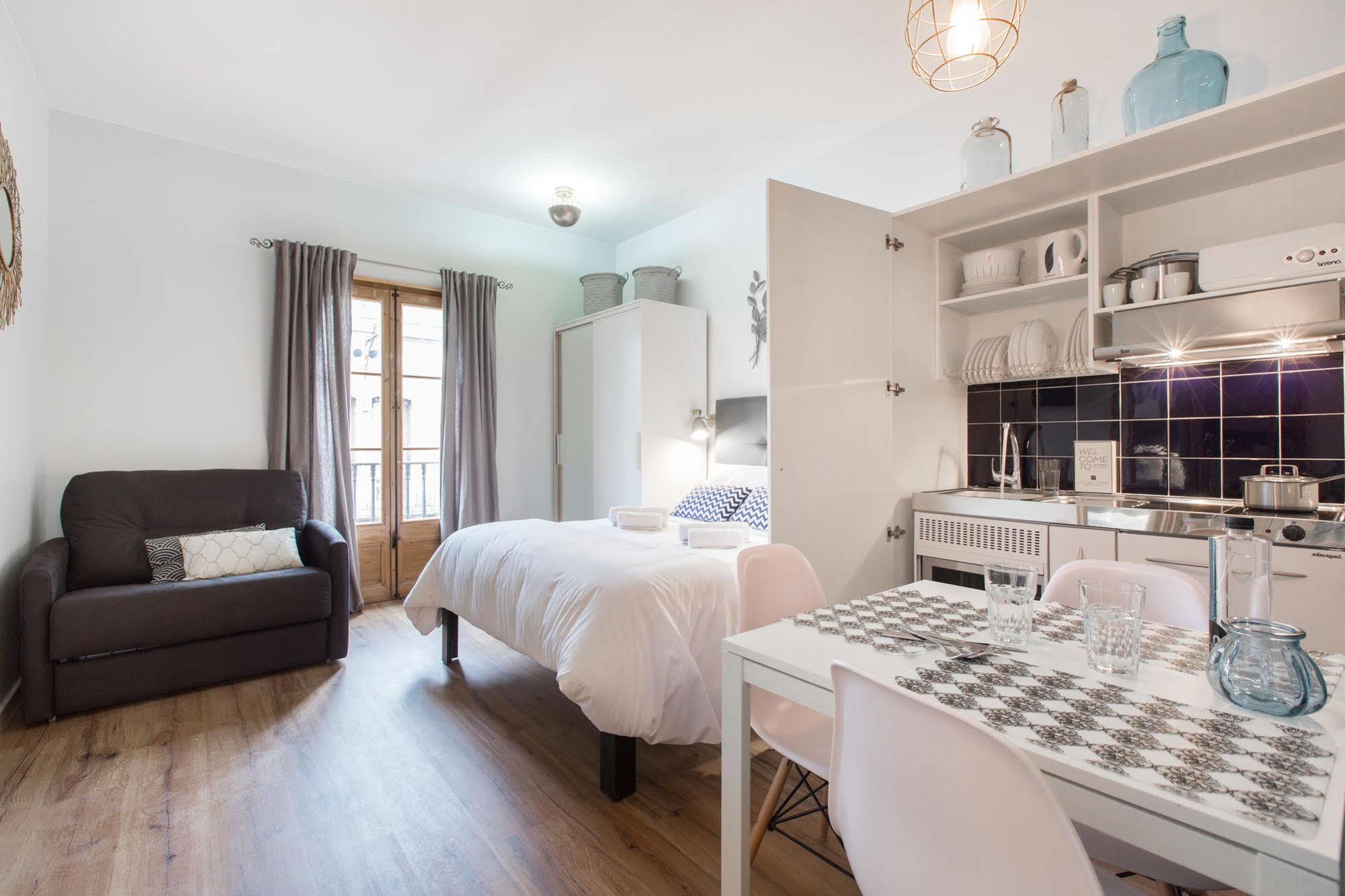 En Ferran By The Streets Hotel Barcelona Bagian luar foto