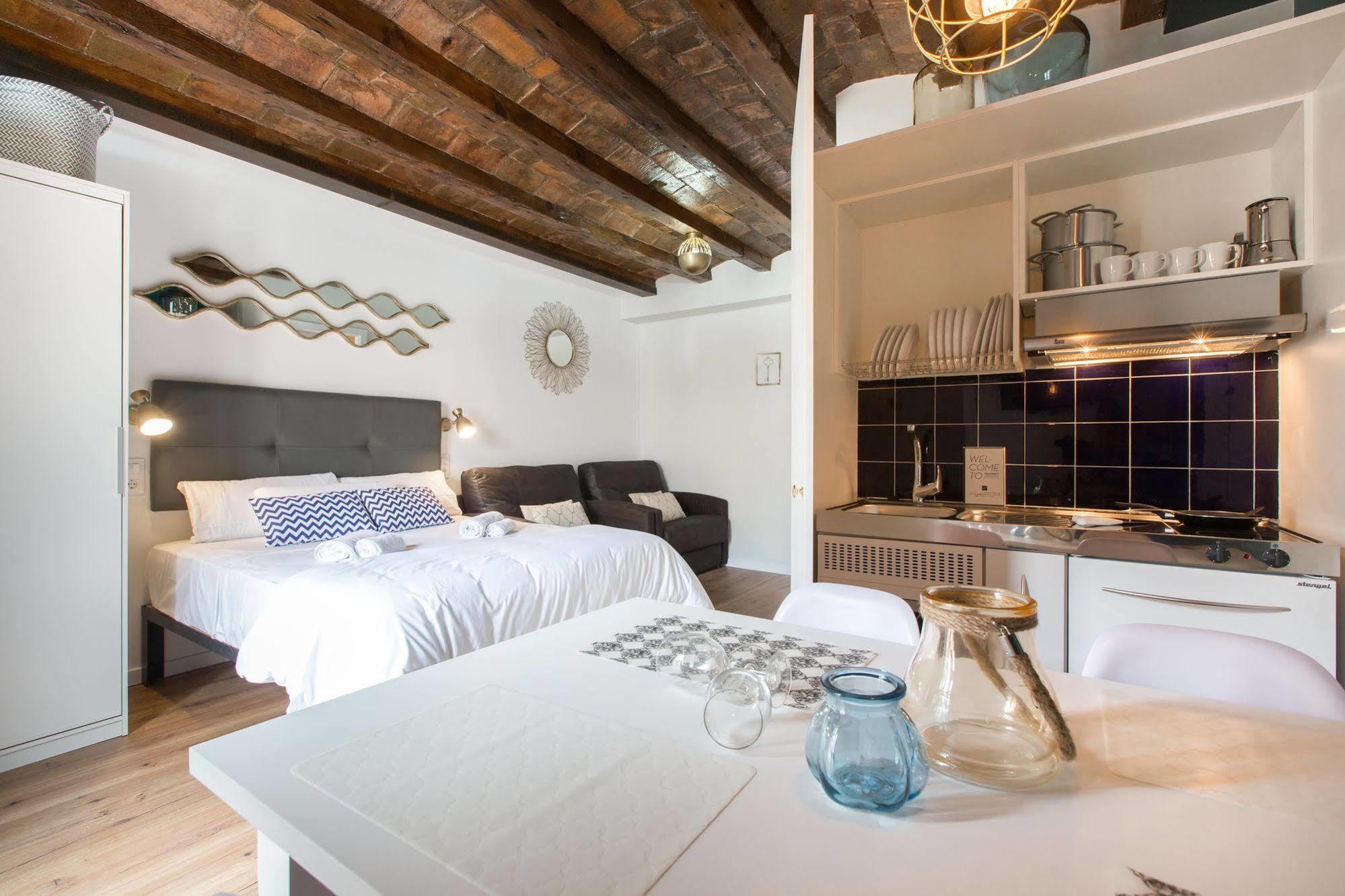 En Ferran By The Streets Hotel Barcelona Bagian luar foto