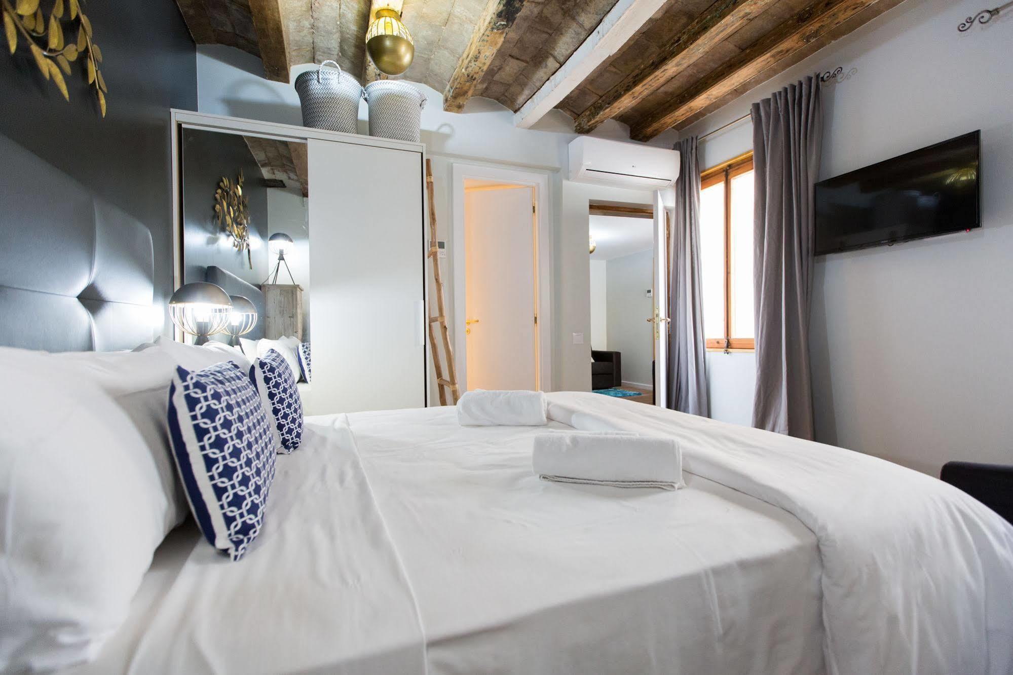 En Ferran By The Streets Hotel Barcelona Bagian luar foto